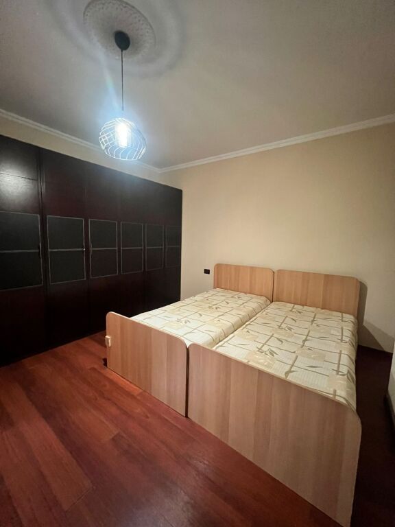Jepet me qera apartament 2+1 i mobiluar tek Ministria Jashteme