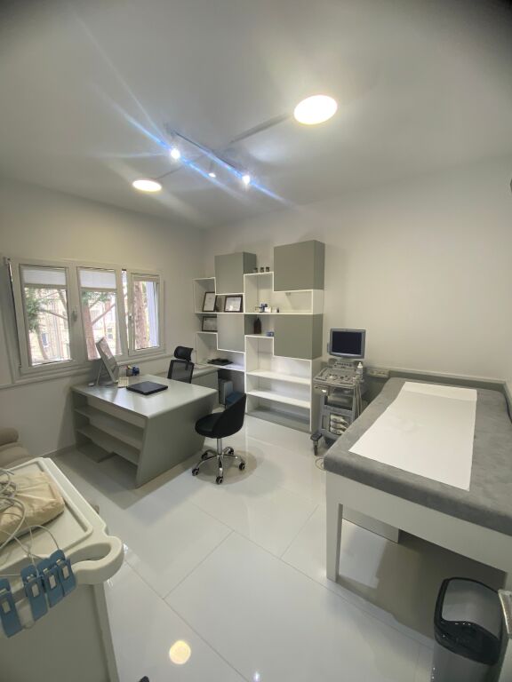🏥 Jepet me qera klinikë moderne me standarte europiane – Fier Lagja 16 prilli (Pas Shkolles Petro Sota)