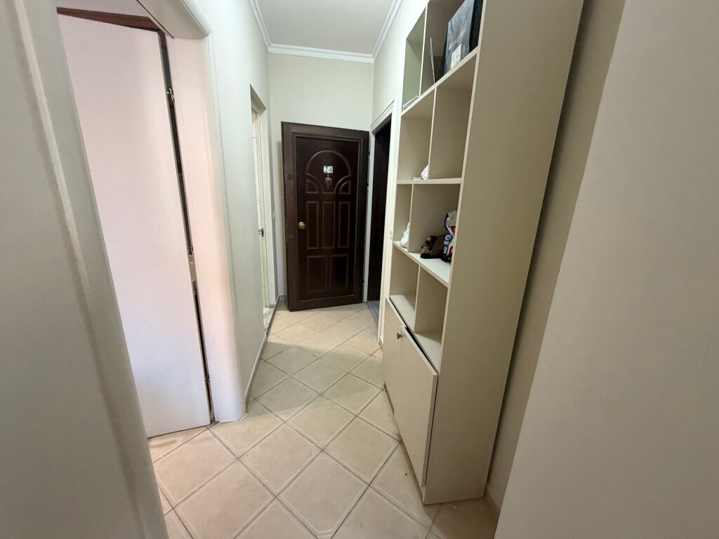 1+1, di fronte a Delijorgji, via Kavaja, 500 euro