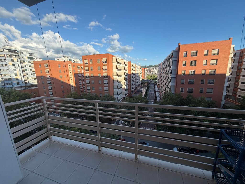 1+1, di fronte a Delijorgji, via Kavaja, 500 euro