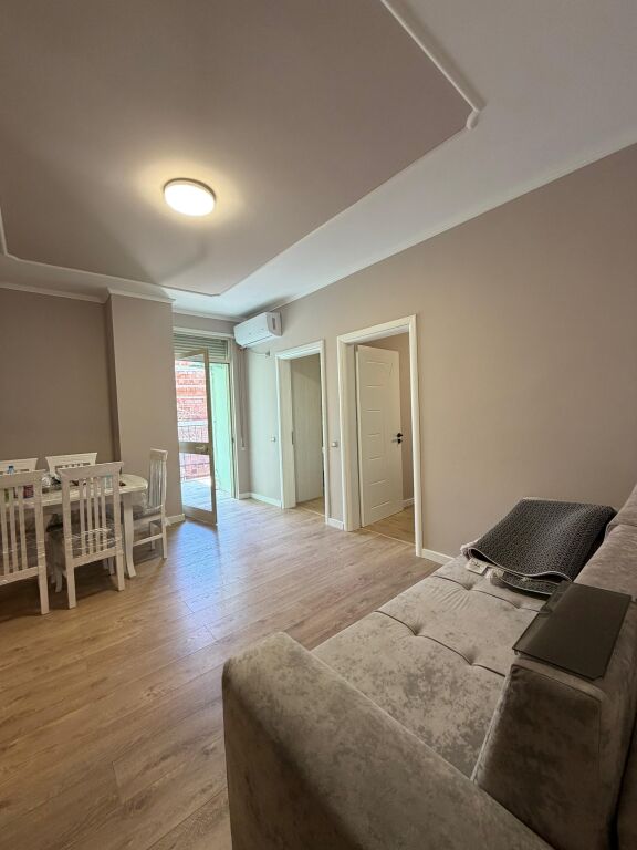Shitet apartament 2+1