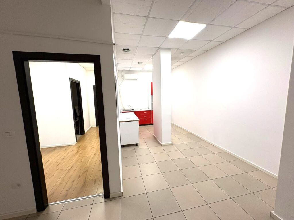 LOCALE COMMERCIALE IN AFFITTO VICINO A LSI, BLLOK