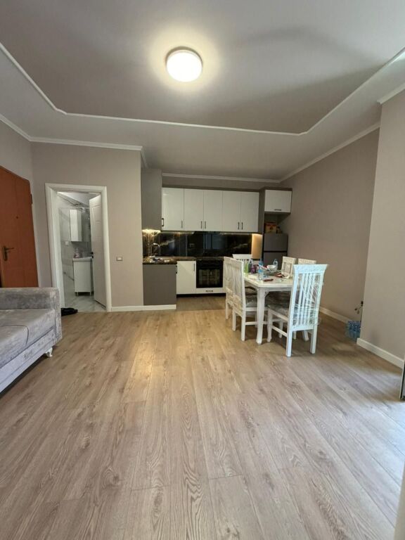 Shitet apartament 2+1