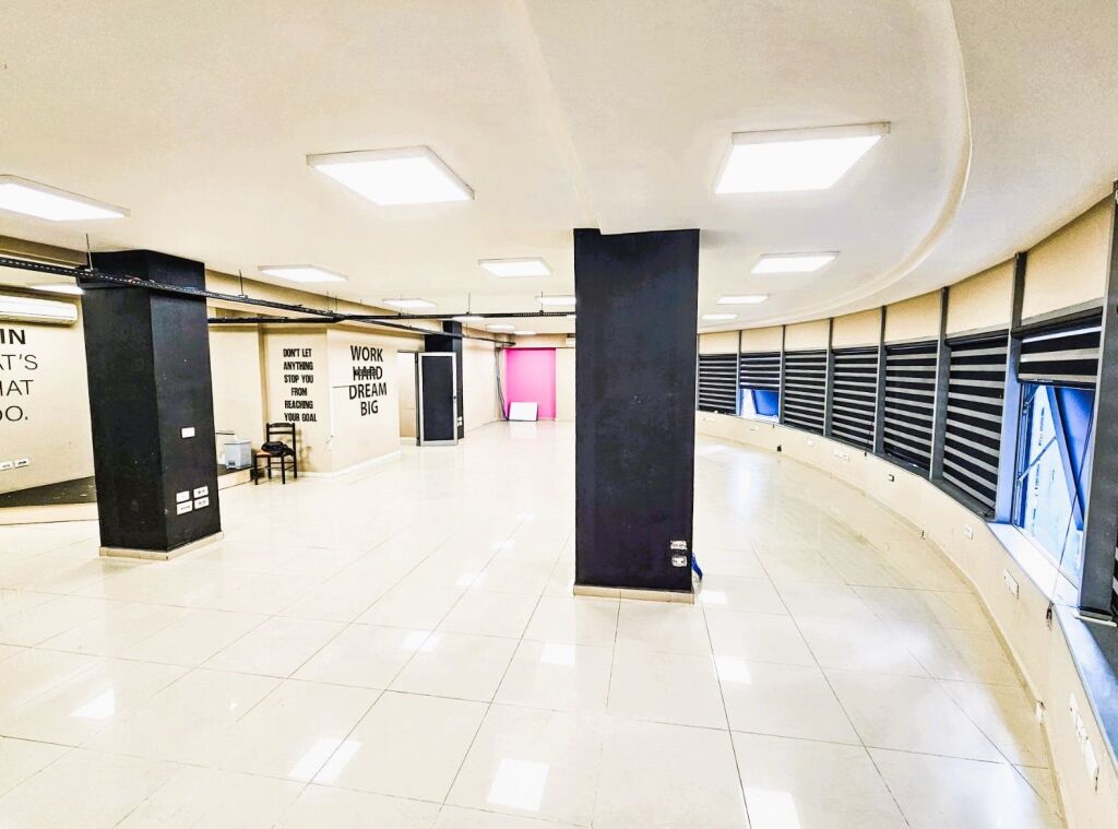 🏢Jepet Ambient Komercial me Qira me Sip: 300 m² te Rruga e Dibrës,