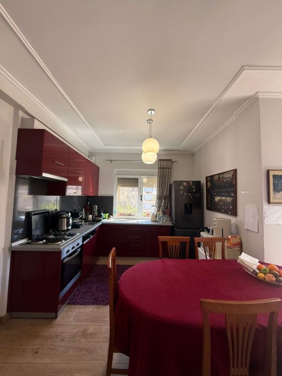 Shitet Apartament 2+1+Soxhorno te Rruga "Edit Durham" (Pranë Bogdanëve &amp; Ambasadave)