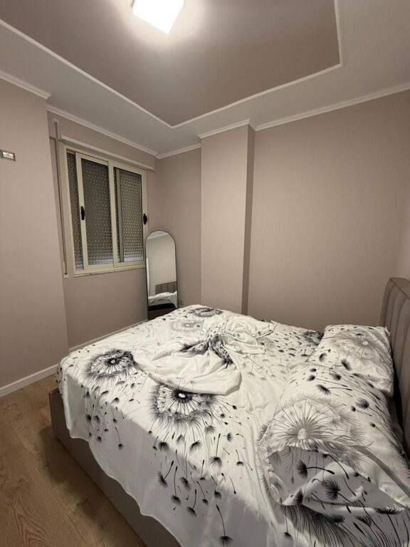 Shitet apartament 2+1