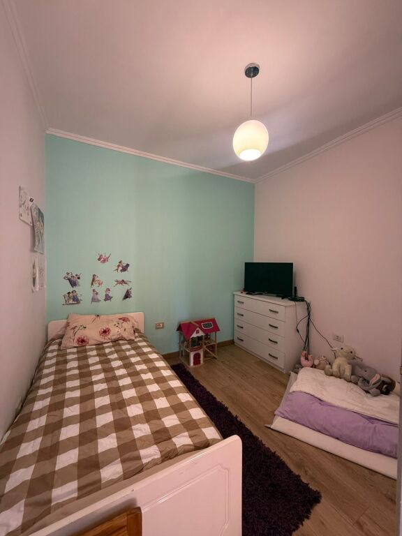 Shitet Apartament 2+1+Soxhorno te Rruga "Edit Durham" (Pranë Bogdanëve &amp; Ambasadave)