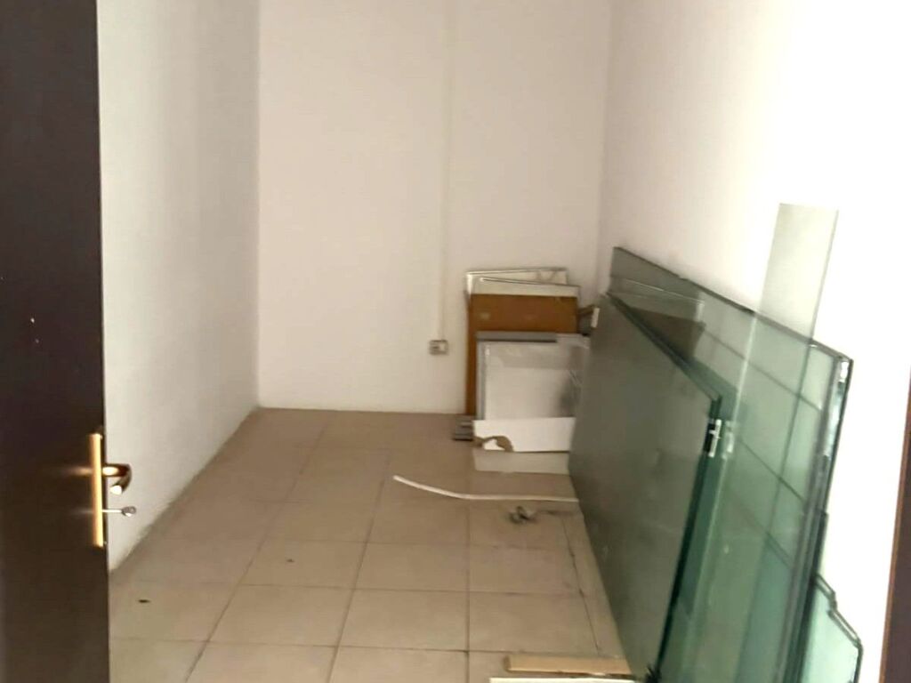 AMBIENTE COMMERCIALE IN AFFITTO VICINO A LSI, BLLOK