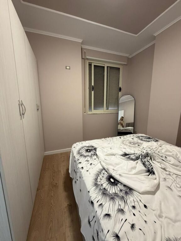 Shitet apartament 2+1