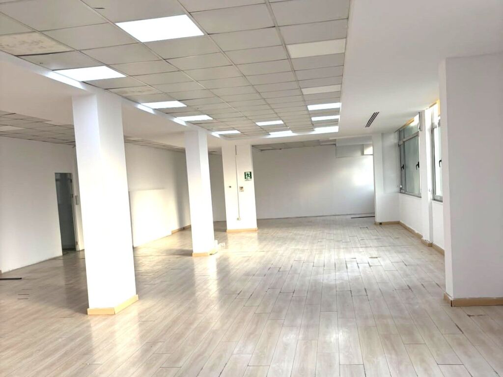 AMBIENTE COMMERCIALE IN AFFITTO VICINO A LSI, BLLOK