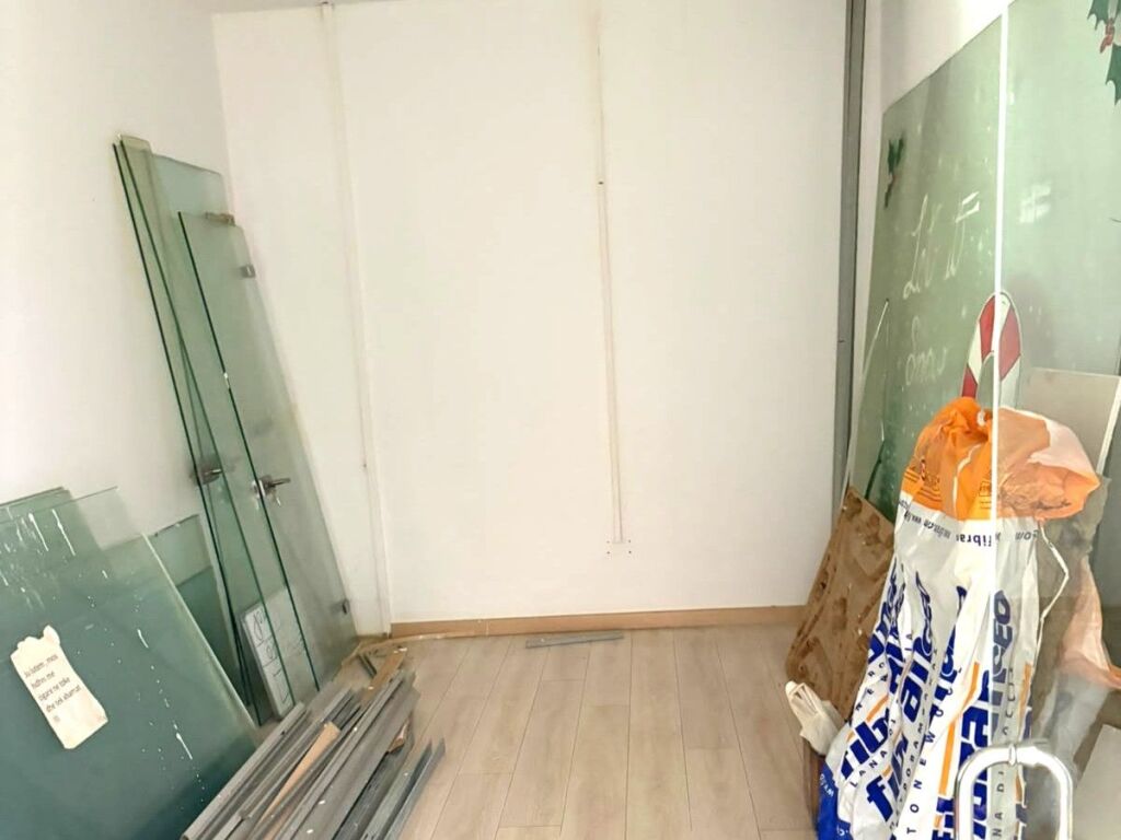 AMBIENTE COMMERCIALE IN AFFITTO VICINO A LSI, BLLOK