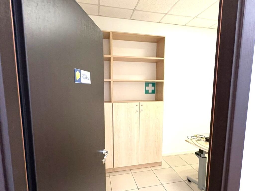LOCALE COMMERCIALE IN AFFITTO VICINO A LSI, BLLOK