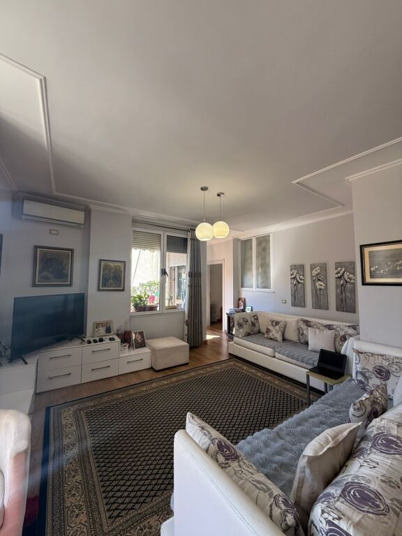 Shitet Apartament 2+1+Soxhorno te Rruga "Edit Durham" (Pranë Bogdanëve &amp; Ambasadave)