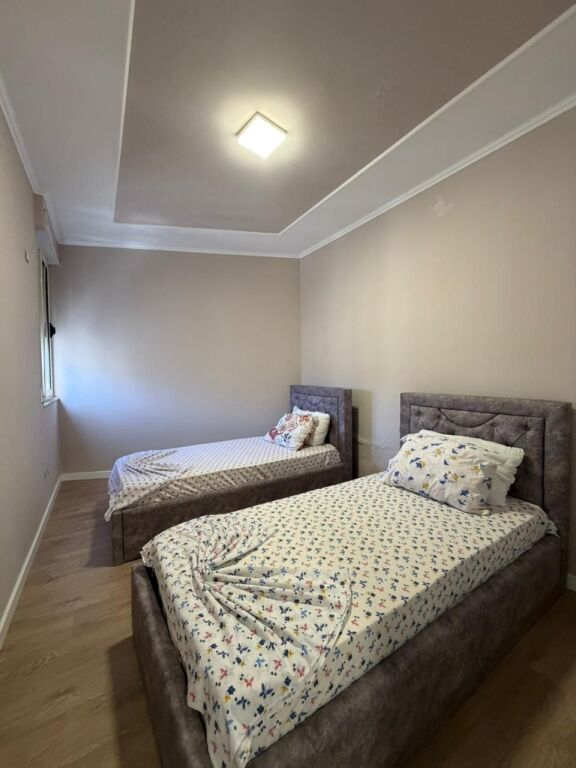 Shitet apartament 2+1