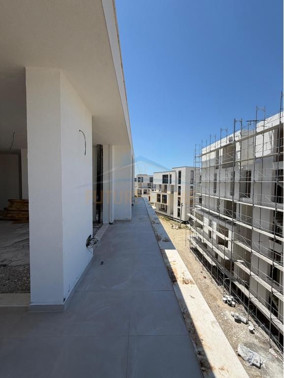 Shitet Apartament 2+1, Kompleksi Porto Lalëzi, Hamallaj