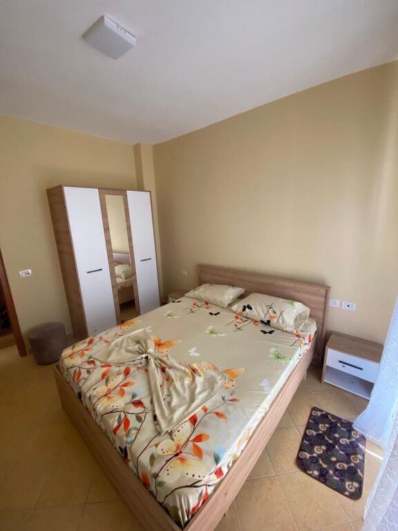 Jepet apartament me qera Shkembi Kavajes