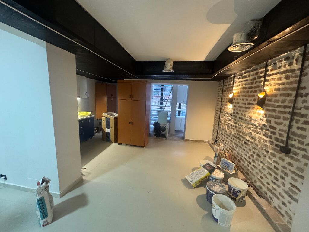Locale commerciale di 100 m2 in affitto vicino alla Scuola Vasil Shanto