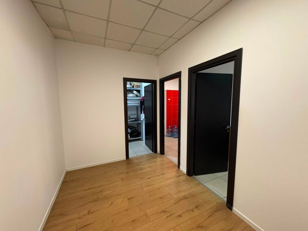 LOCALE COMMERCIALE IN AFFITTO VICINO A LSI, BLLOK
