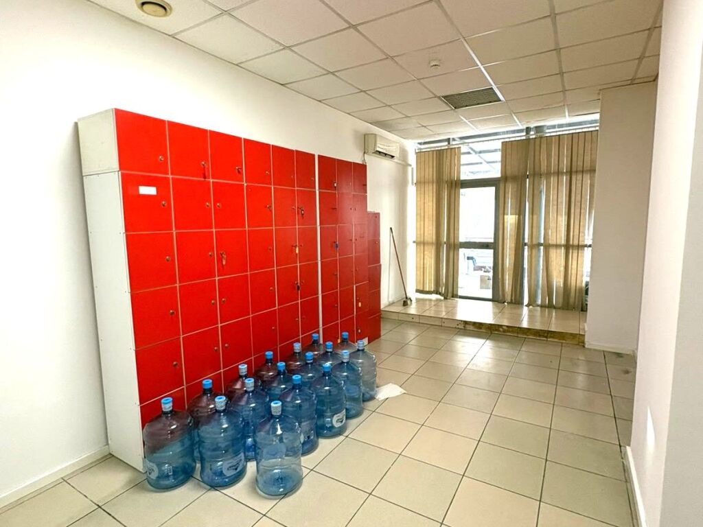LOCALE COMMERCIALE IN AFFITTO VICINO A LSI, BLLOK