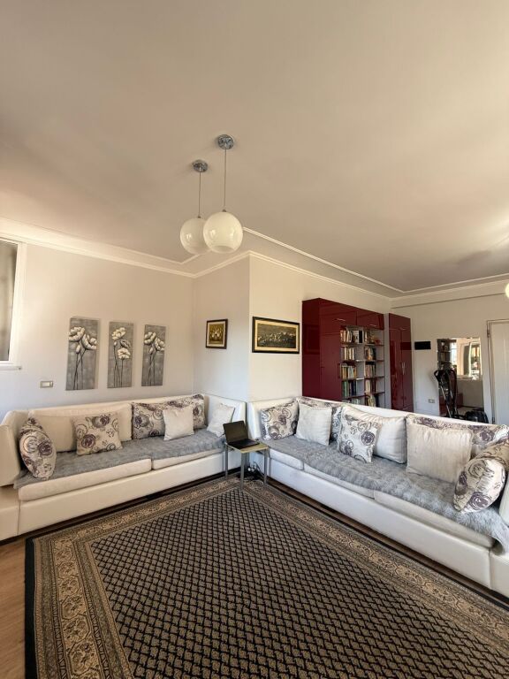 Shitet Apartament 2+1+Soxhorno te Rruga "Edit Durham" (Pranë Bogdanëve &amp; Ambasadave)