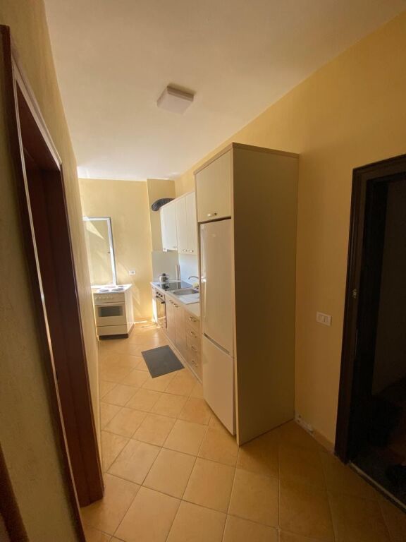 Jepet apartament me qera Shkembi Kavajes