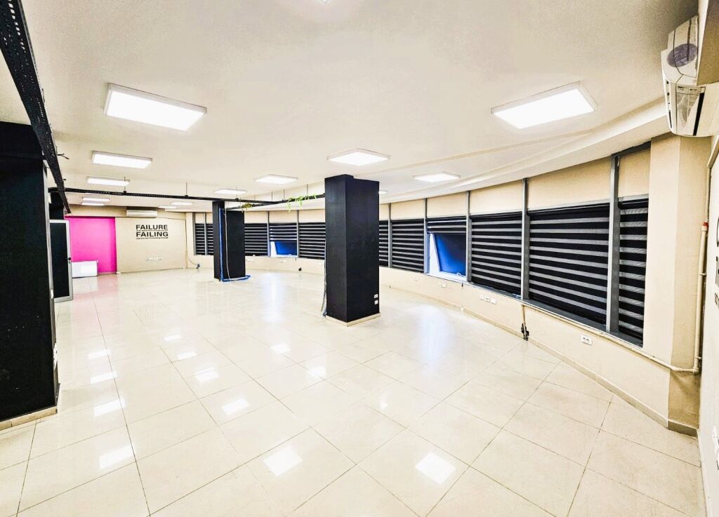 🏢Jepet Ambient Komercial me Qira me Sip: 300 m² te Rruga e Dibrës,