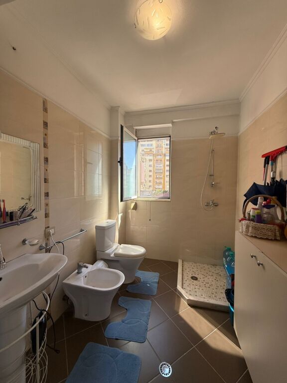 Shitet Apartament 2+1+Soxhorno te Rruga "Edit Durham" (Pranë Bogdanëve &amp; Ambasadave)