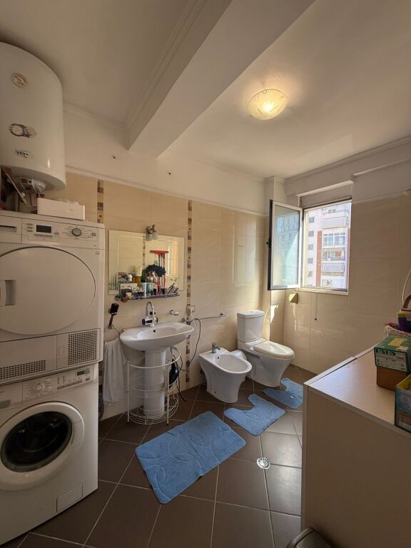 Shitet Apartament 2+1+Soxhorno te Rruga "Edit Durham" (Pranë Bogdanëve &amp; Ambasadave)