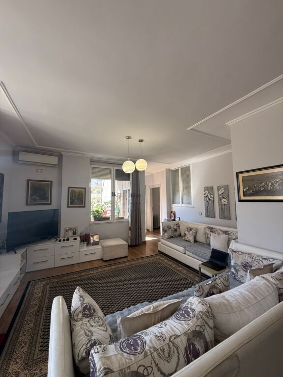 Shitet Apartament 2+1+Soxhorno te Rruga "Edit Durham" (Pranë Bogdanëve &amp; Ambasadave)