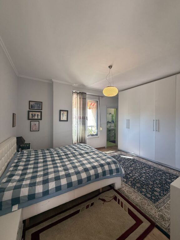 Shitet Apartament 2+1+Soxhorno te Rruga "Edit Durham" (Pranë Bogdanëve &amp; Ambasadave)