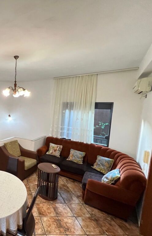 Jepet apartament me qera 2+1 Rr.e Durrsit