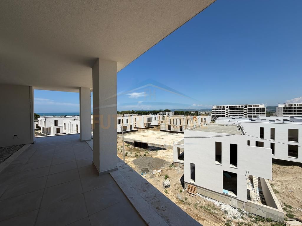 Apartment 3+1+2 for sale, Porto Lalëzi Complex, Hamallaj