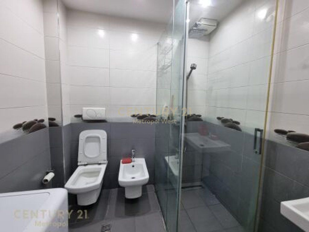 APARTAMENT ME QIRA 2+1+2 NE QENDER (Perball Toptanit) WEST142715