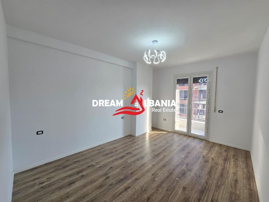 Appartamento 1+1 con posto auto in vendita a Color Splash Paskuqan, Tirana ID (41111157)