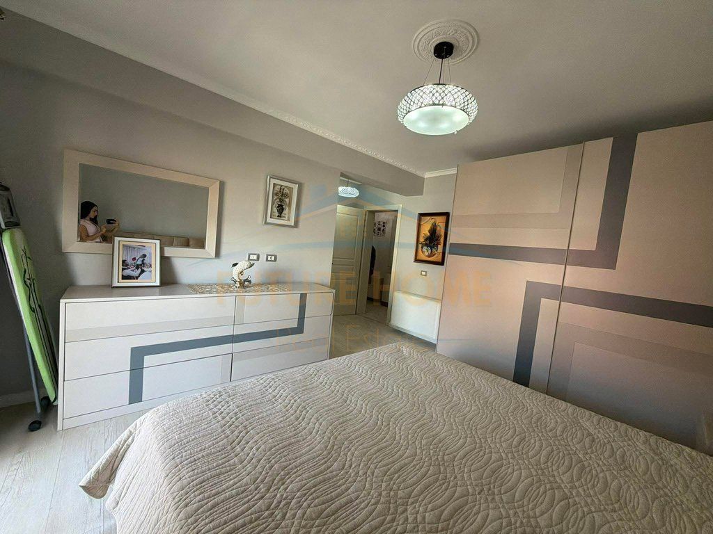 Shitet, Apartament 2+1+2 + Post Parkimi, Kompleksi Malajzjan