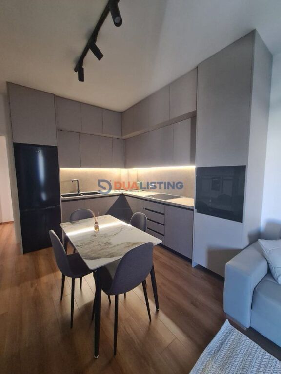 Jepet me qira apartament modern 1+1 te Rruga e Kosovarve.