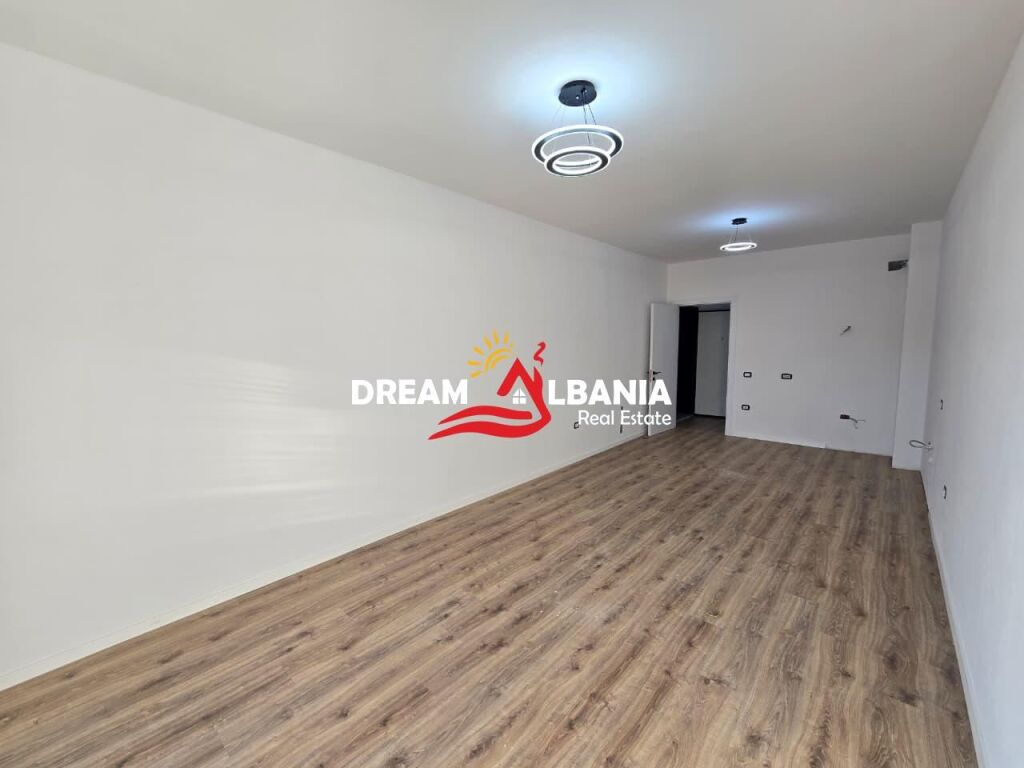 Appartamento 1+1 con posto auto in vendita a Color Splash Paskuqan, Tirana ID (41111157)