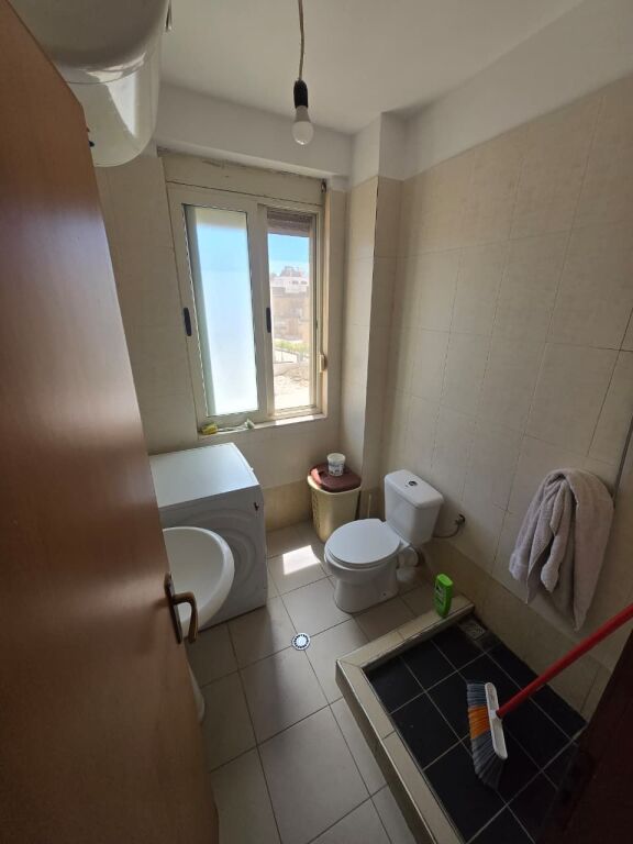 Apartment 1+1 for sale in Golem.