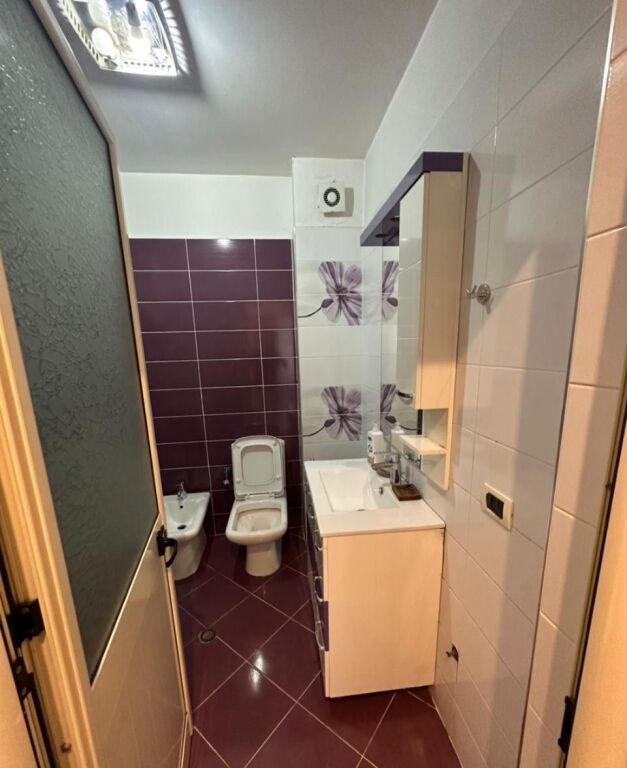 Appartamento 1+1 in affitto, Astir vicino al Bar Oslo  450 Mila Lek