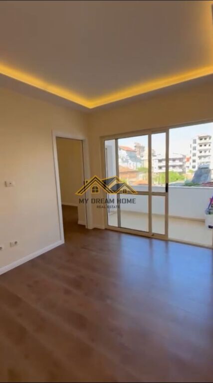 VENDESI APPARTAMENTO 2+1+2 NEL QUARTIERE 6 DURRES !!!