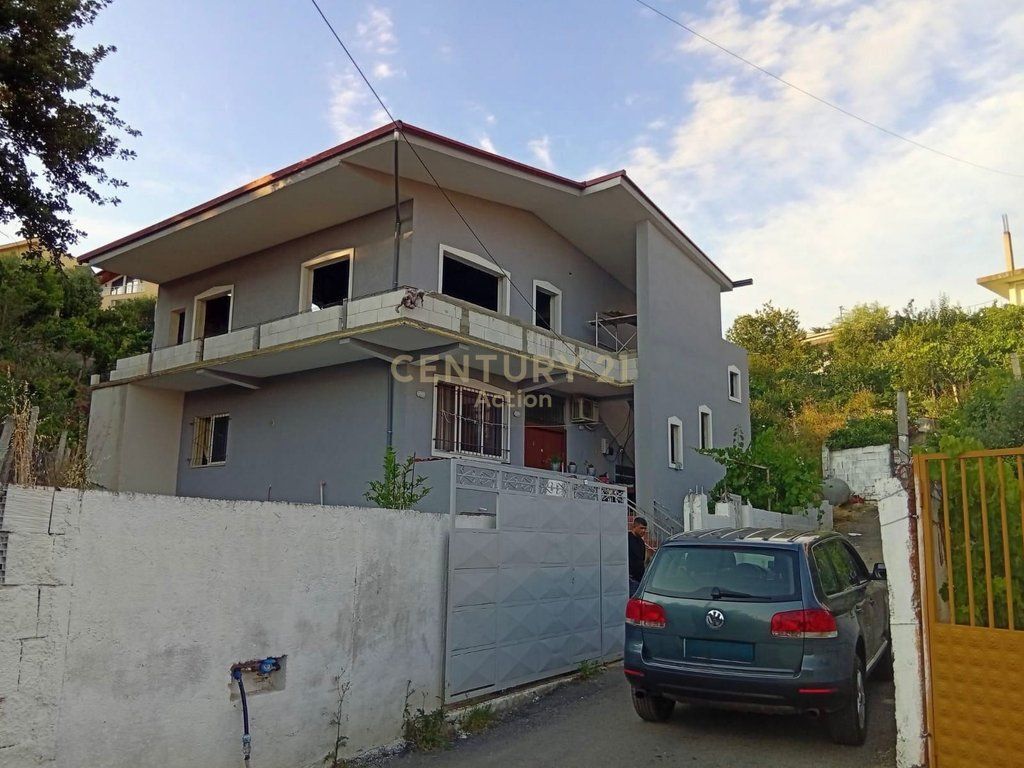 WE SELL A 3-FLOOR HOUSE IN SHKOZA, TIRANA 270,000 €