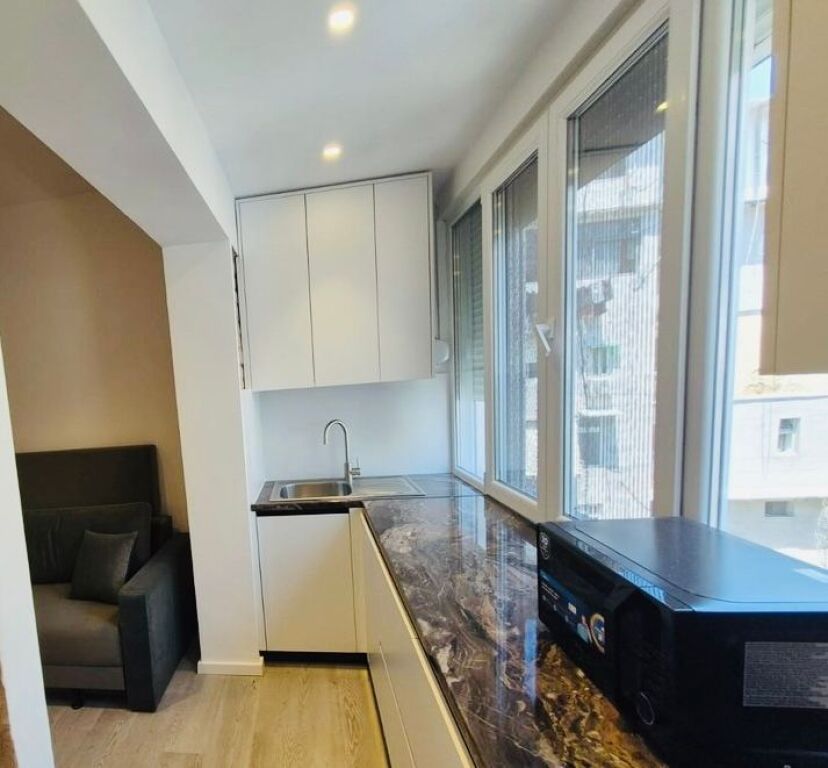 SHITET APARTAMENT 2+1 NË ZEMËR TË BLLOKUT