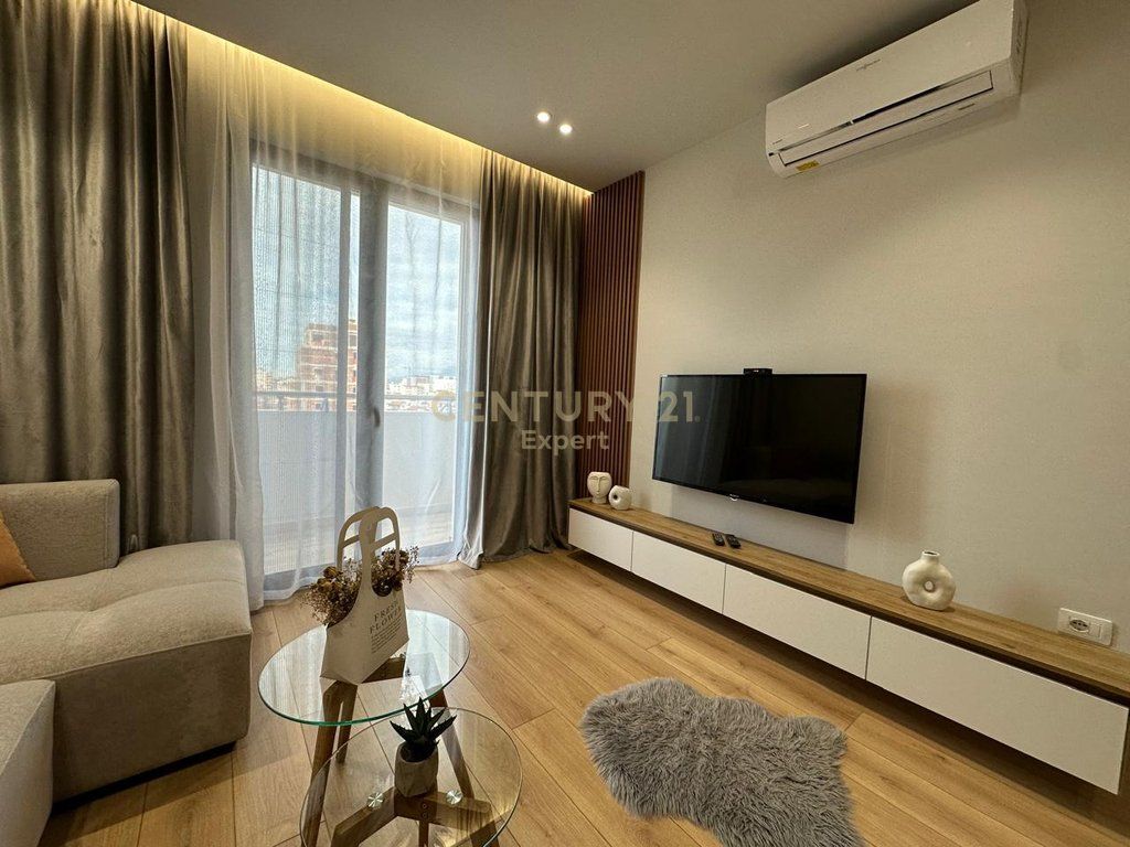 APARTAMENT 2+1+2+POST PARKIMI PRANE SPAK 800 € /Muaj