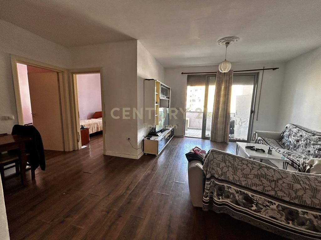 Apartament 2+1+2 për shitje pranë Tregut Industrial!