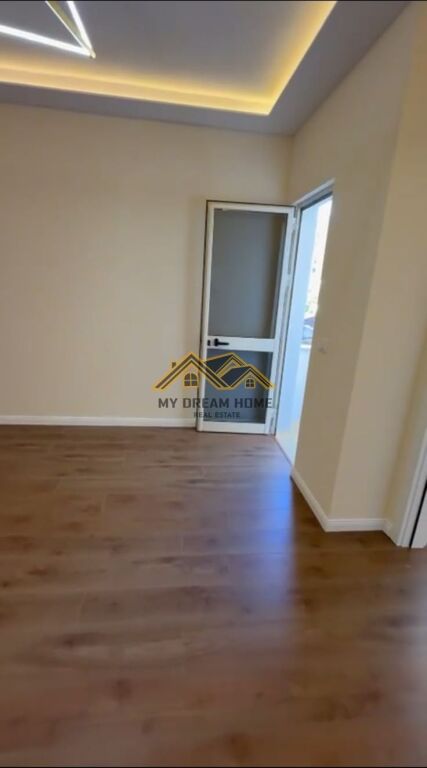 VENDESI APPARTAMENTO 2+1+2 NEL QUARTIERE 6 DURRES !!!