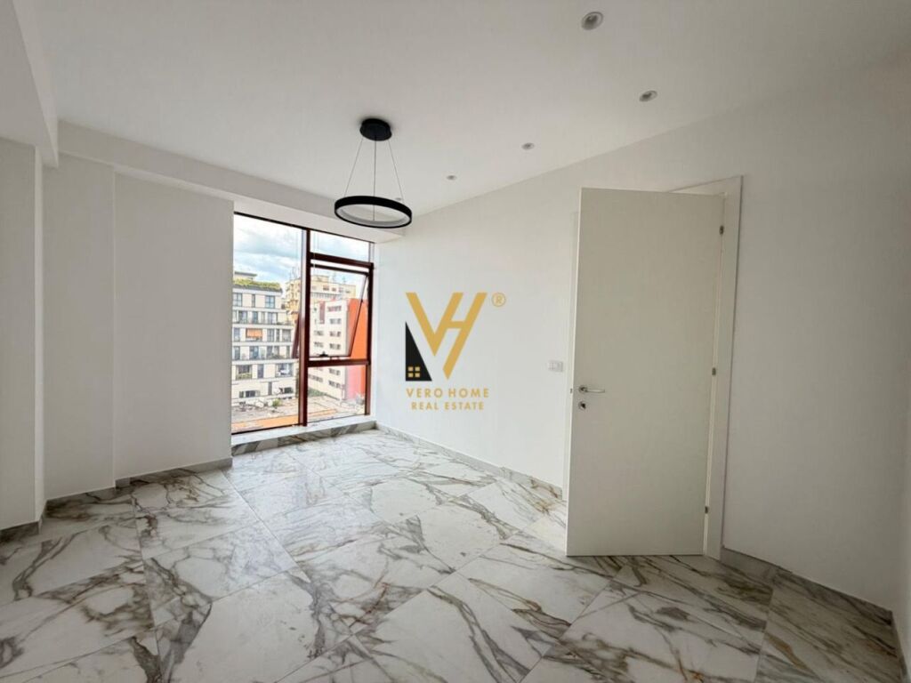 JEPET ZYRE 68 M2 ME QERA TE RRUGA E KAVAJES 1.200 EURO