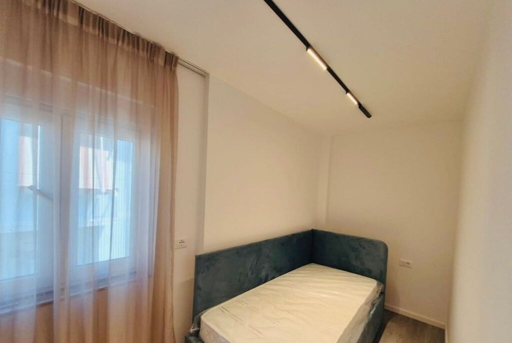 SHITET APARTAMENT 2+1 NË ZEMËR TË BLLOKUT