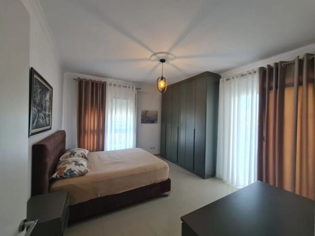 JEPET ME QIRA APARTAMENT 2+1+2 PRANË KOPSHTIT BOTANIK 800 mije leke
