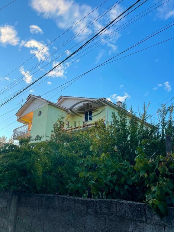 Vilë per Shitje 3+1, 3 Kateshe + garazh dhe ambjent pune ,Spitalle Durrës