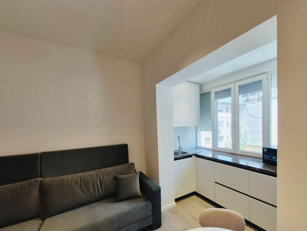 SHITET APARTAMENT 2+1 NË ZEMËR TË BLLOKUT